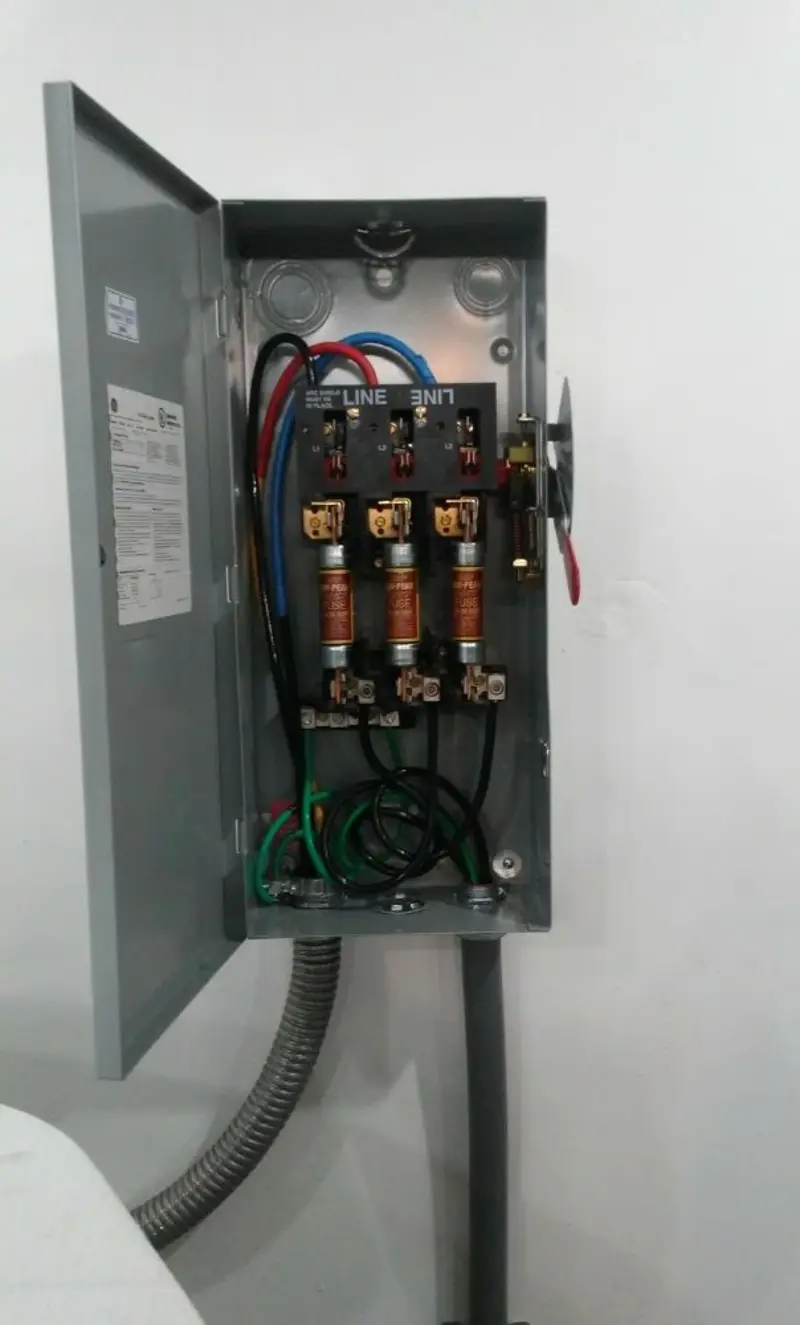 Three-phase disconnect switch installed for Electrical Wiring & Rewiring in White Oak