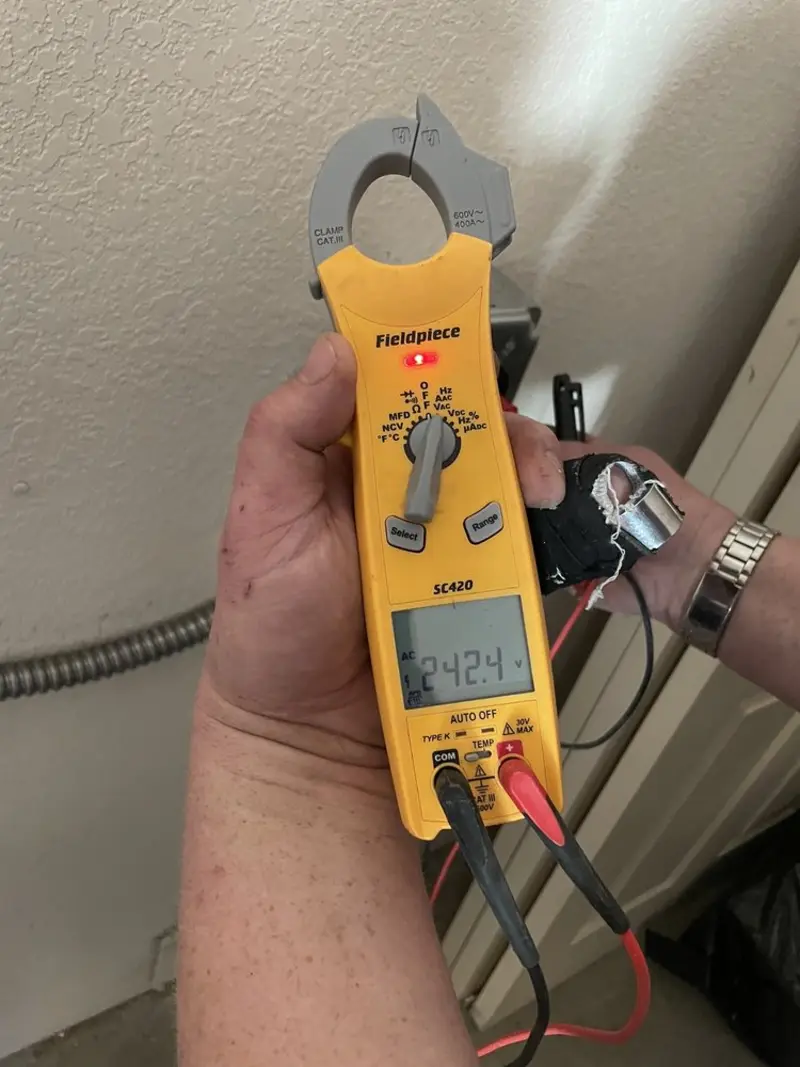 Voltage testing with clamp meter during Aluminum Wiring Replacement in White Oak